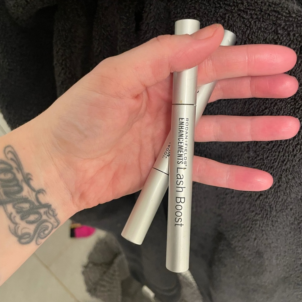 2 full tubes of Rodan and fields lash boost serum
